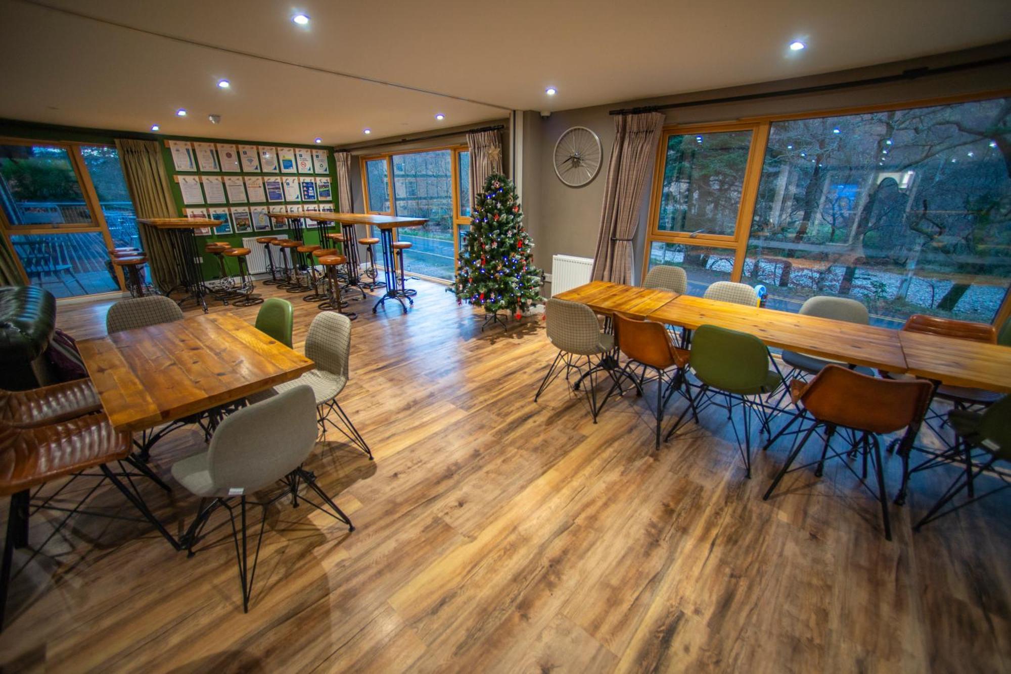 Glen Nevis Youth Hostel Fort William Luaran gambar The cafe at the National Motor Museum