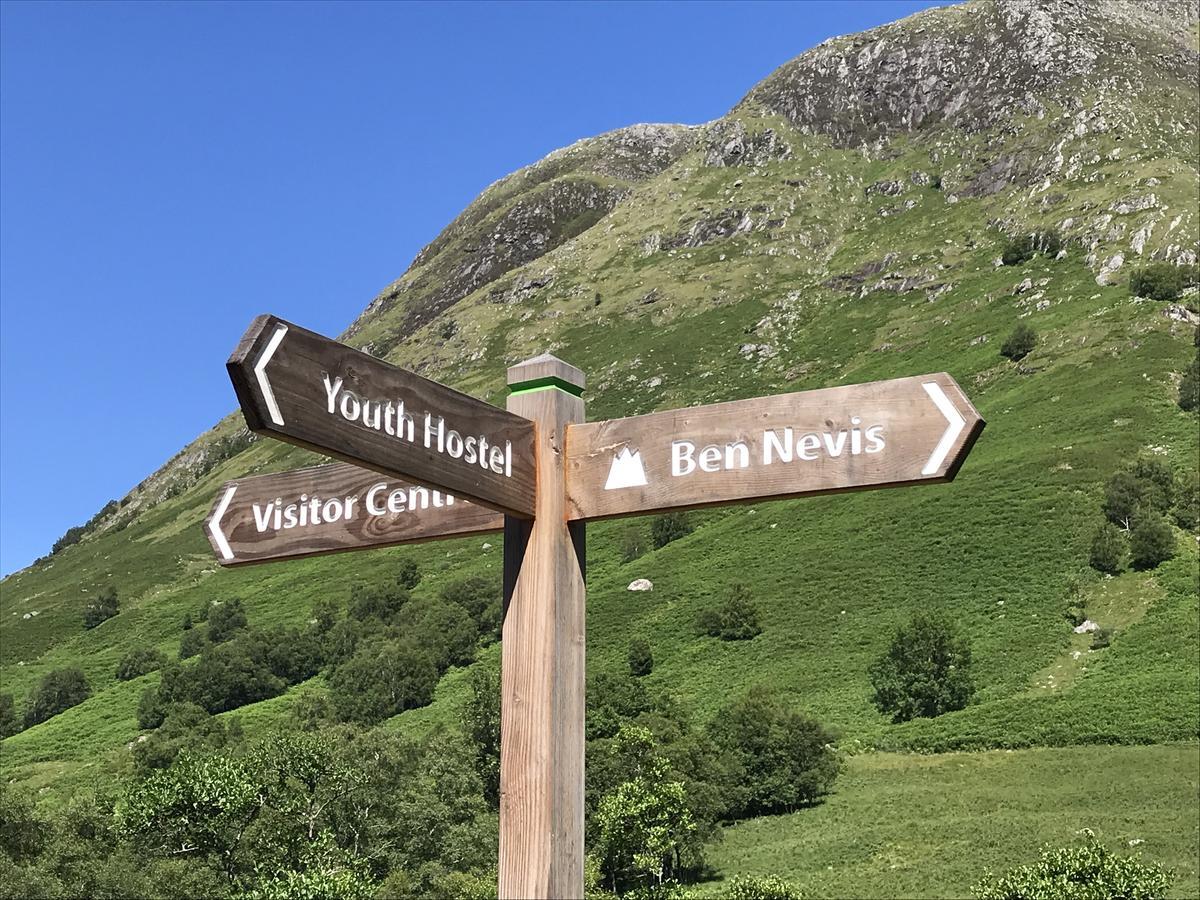 Glen Nevis Youth Hostel Fort William Luaran gambar Signpost at the Youth Hostel